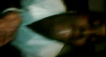 sex forsaken Adriana Chechik thuyết phục viet69 bạn cùng phòng của mình để đụ.